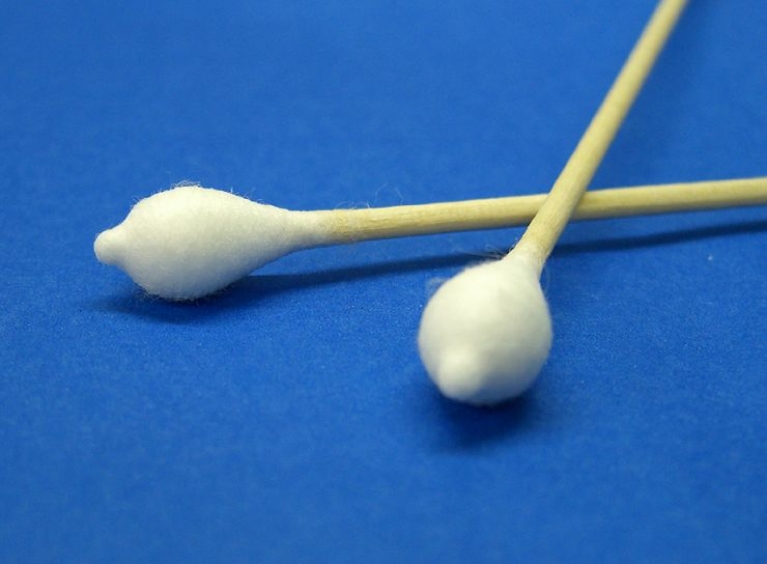 10＜医療用綿棒/皮膚科用 先端突起形状未滅菌タイプ＞1中箱＝10本入り